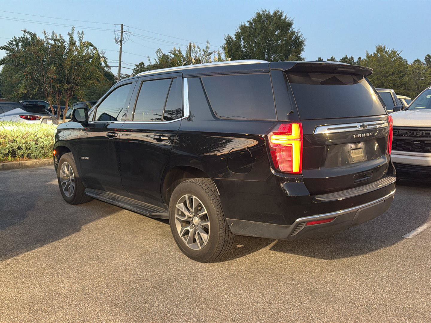Used 2022 Chevrolet Tahoe LT w/ Luxury Package RWD image 2