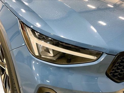 Certified 2023 Volvo XC40 B5 Plus w/ Protection Package Premier AWD/4WD image 31