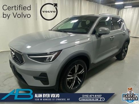 Certified 2025 Volvo XC40 B5 Core AWD/4WD image 1