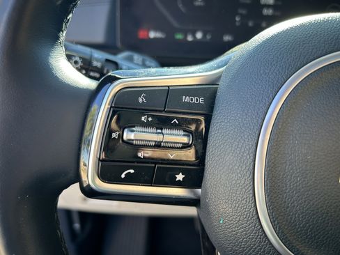 Certified 2025 Kia Carnival SX Prestige image 22