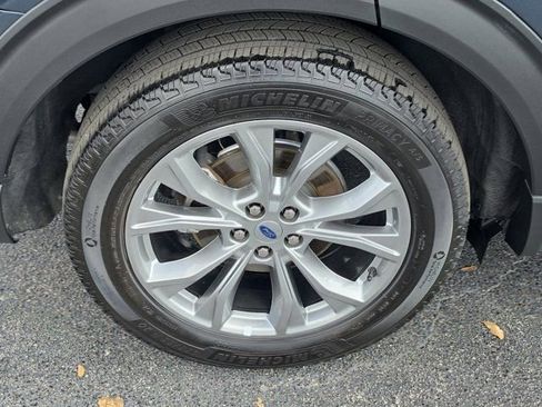 Used 2024 Ford Explorer XLT w/ Equipment Group 202A RWD image 7