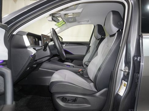 Certified 2026 Volkswagen Tiguan SE AWD/4WD image 12