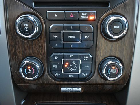 Used 2013 Ford F150 Lariat w/ Lariat Chrome Pkg image 21