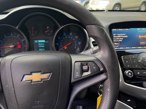 Used 2016 Chevrolet Cruze LT image 12