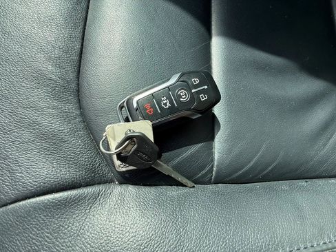 Used 2017 Ford Explorer XLT w/ Equipment Group 202A image 28