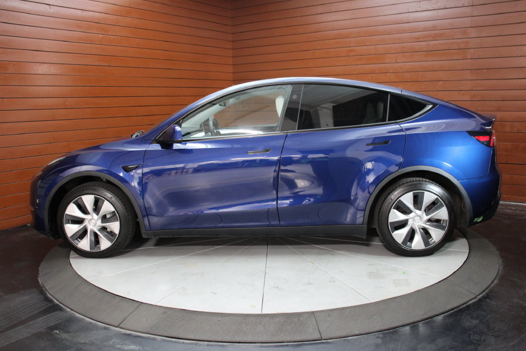 Used 2023 Tesla Model Y Long Range AWD/4WD image 27