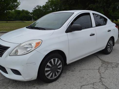 Used 2012 Nissan Versa S FWD image 4