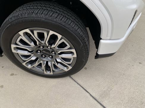 Used 2025 GMC Sierra 1500 Denali Ultimate image 5