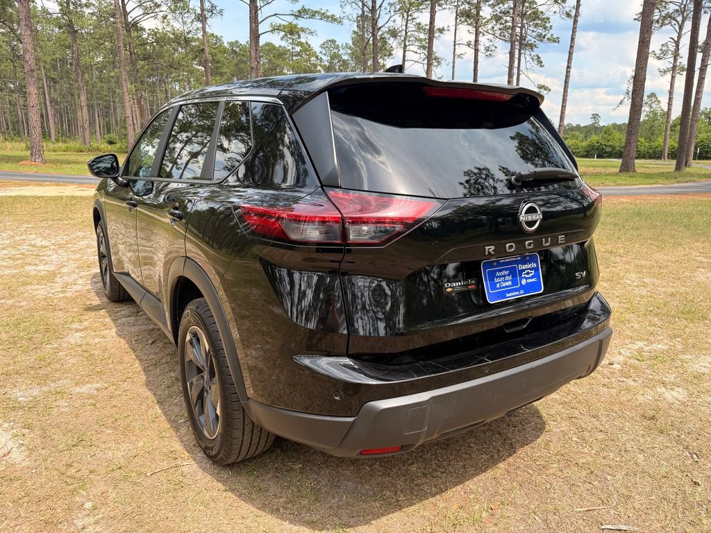 Used 2024 Nissan Rogue SV FWD image 3