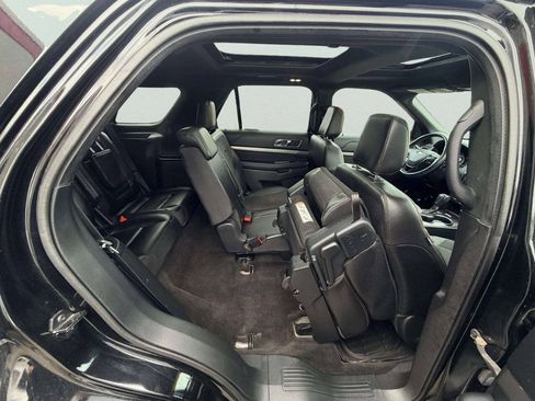 Used 2018 Ford Explorer XLT w/ XLT Appearance Package AWD/4WD image 26