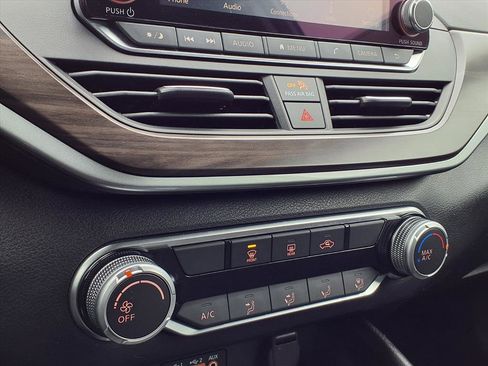 Used 2024 Nissan Altima 2.5 SV image 36