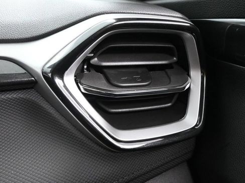 Used 2025 Chevrolet TrailBlazer LT w/ Convenience Package FWD image 28