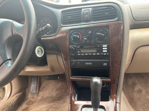 Used 2002 Subaru Outback Wagon AWD/4WD image 18
