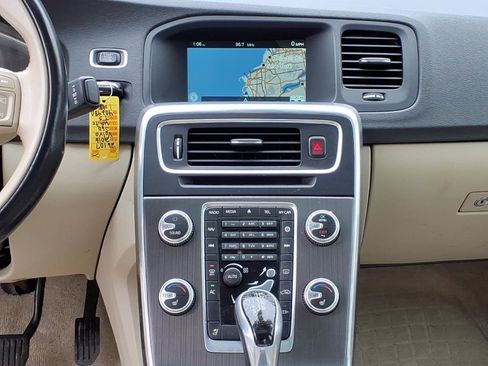 Used 2016 Volvo S60 T5 Premier image 10