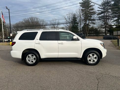 Used 2019 Toyota Sequoia SR5 image 5