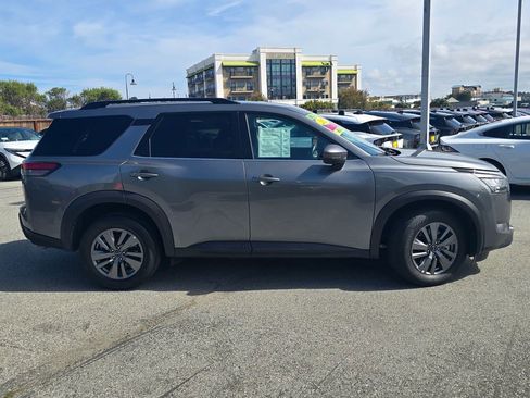 Used 2025 Nissan Pathfinder SV AWD/4WD image 8