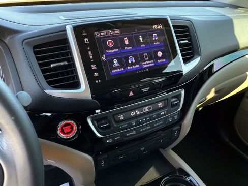 Used 2017 Honda Pilot Touring image 15