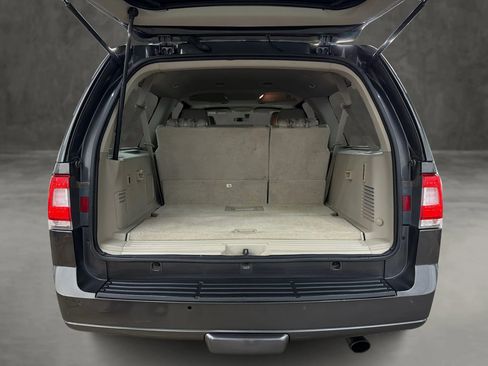 Used 2016 Lincoln Navigator L Select image 12
