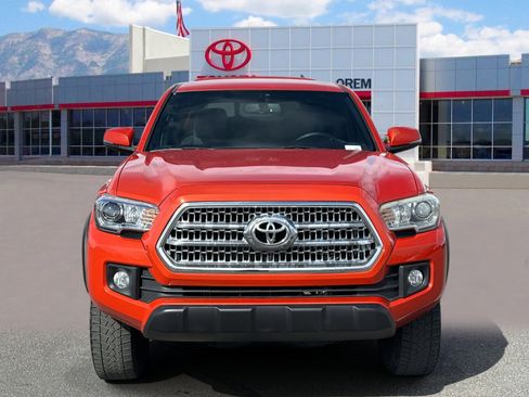 Used 2016 Toyota Tacoma TRD Off-Road w/ Towing Package image 2