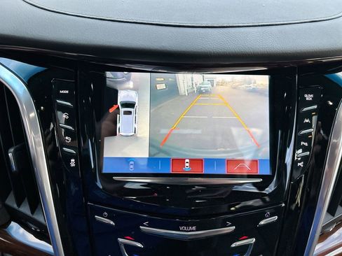 Used 2019 Cadillac Escalade Luxury w/ Escalade Sport Edition AWD/4WD image 18