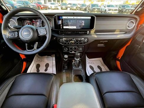 Used 2025 Jeep Gladiator Sport image 7
