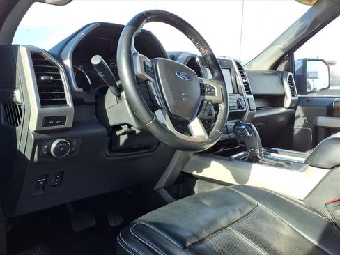 Used 2019 Ford F150 Lariat image 13