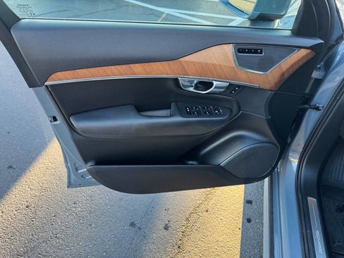 Used 2021 Volvo XC90 T8 Inscription Expression w/ Protection Package Premier image 17