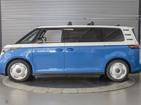 Used 2025 Volkswagen ID. Buzz 1st Edition RWD image 2