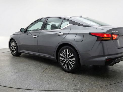 Used 2025 Nissan Altima 2.5 SV image 6
