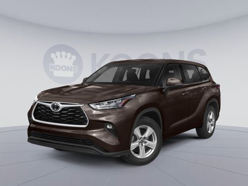 Used 2022 Toyota Highlander LE FWD image 1