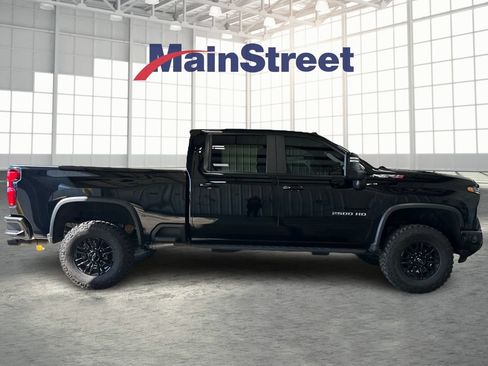 Used 2024 Chevrolet Silverado 2500 ZR2 w/ Technology Package AWD/4WD image 6