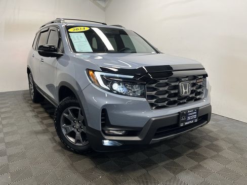 Used 2024 Honda Passport TrailSport image 1