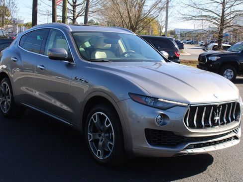 Used 2017 Maserati Levante S image 7