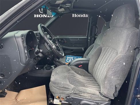 Used 2002 Chevrolet Blazer LS w/ Preferred Equipment Group image 9