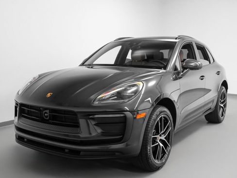 Certified 2025 Porsche Macan image 6