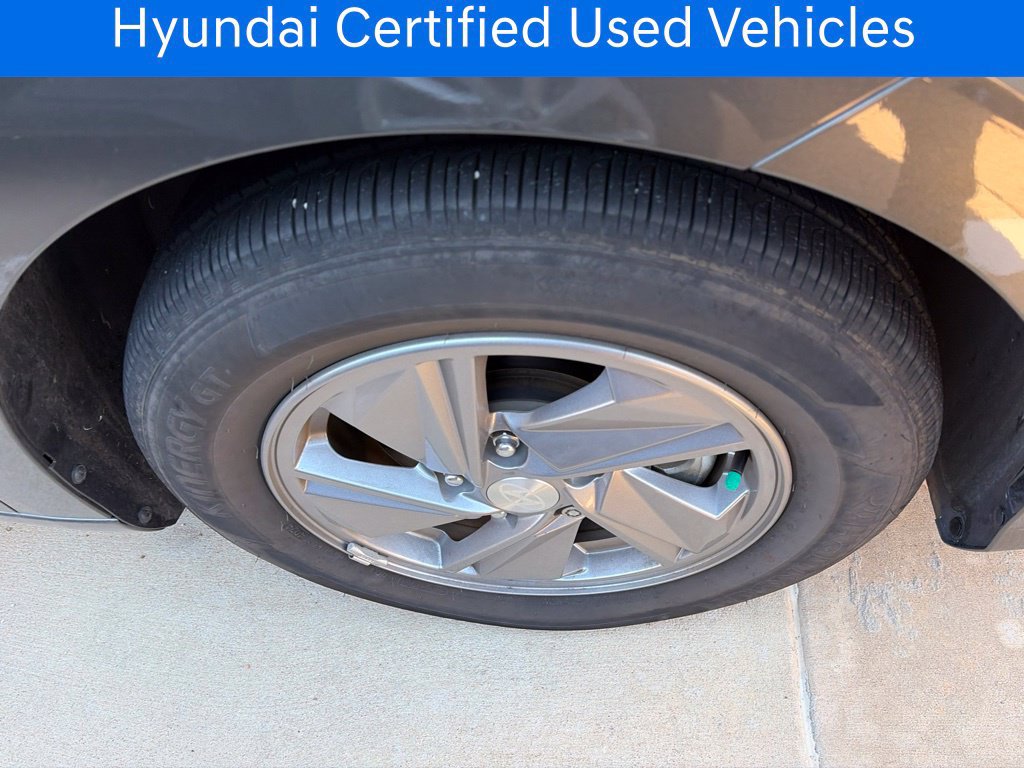 Used 2025 Hyundai Elantra SE FWD image 18