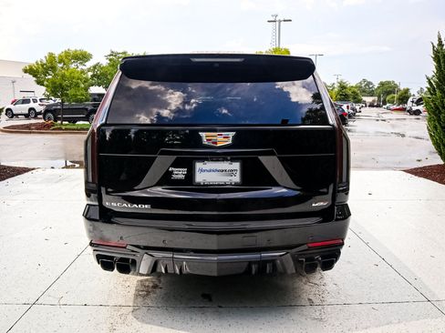 Used 2026 Cadillac Escalade V AWD/4WD image 9