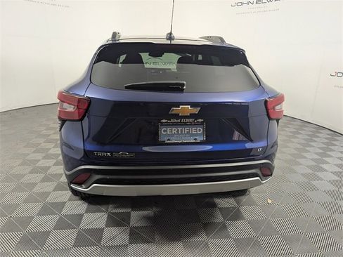 Certified 2024 Chevrolet Trax LT w/ Driver Confidence Package image 4