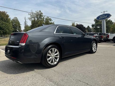 Used 2018 Chrysler 300 Touring image 6