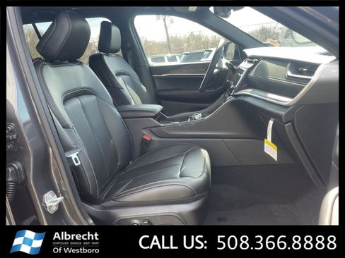 New 2026 Jeep Grand Cherokee L Limited w/ Luxury Tech Group II AWD/4WD image 17