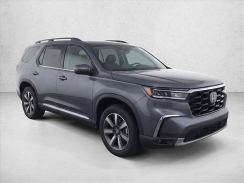 Used 2023 Honda Pilot Touring image 3