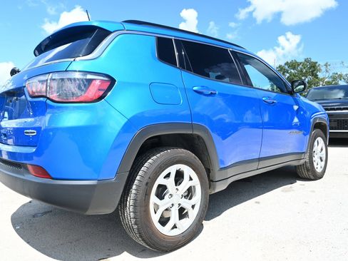 Used 2024 Jeep Compass Latitude AWD/4WD image 2
