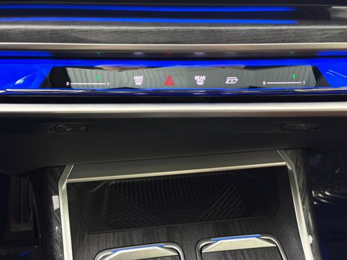 Used 2023 BMW 760i xDrive image 32