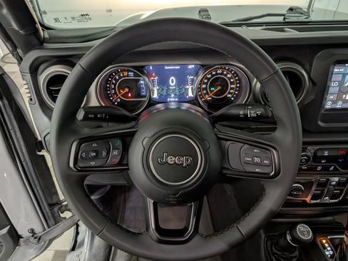 Used 2023 Jeep Gladiator Sport AWD/4WD image 15