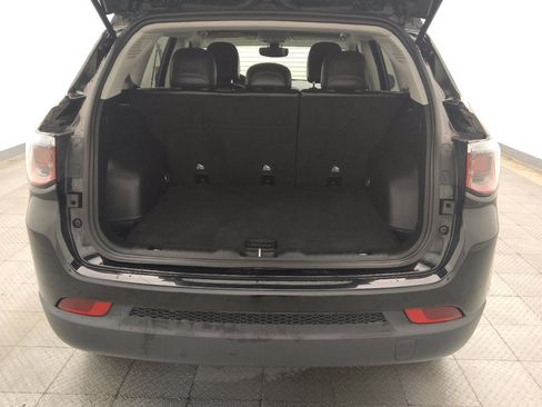 Used 2018 Jeep Compass Latitude FWD image 29