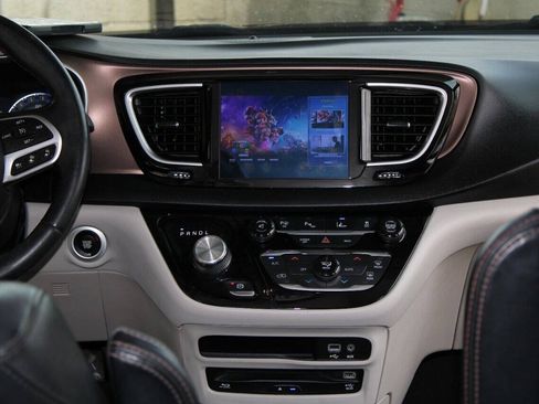 Used 2017 Chrysler Pacifica Touring-L Plus w/ Advanced Safetytec Group FWD image 17