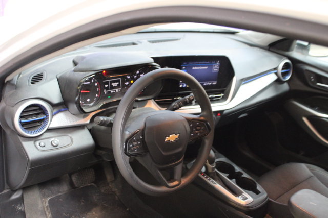 Used 2025 Chevrolet Trax LS w/ LS Convenience Package FWD image 11