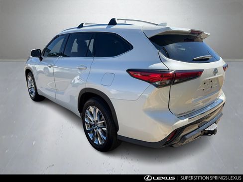 Used 2021 Toyota Highlander Limited image 4