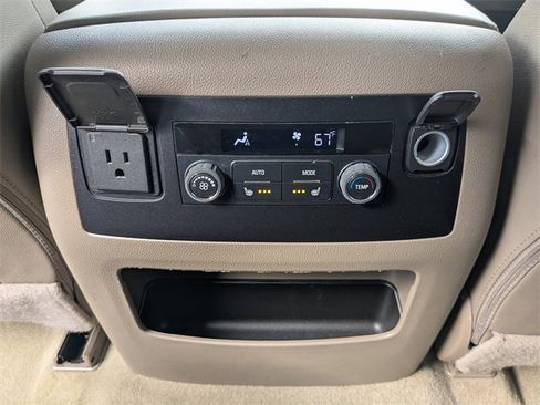 Used 2017 GMC Yukon SLT w/ Premium Edition image 18