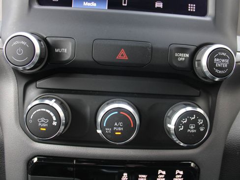 Used 2022 RAM 1500 Big Horn AWD/4WD image 22